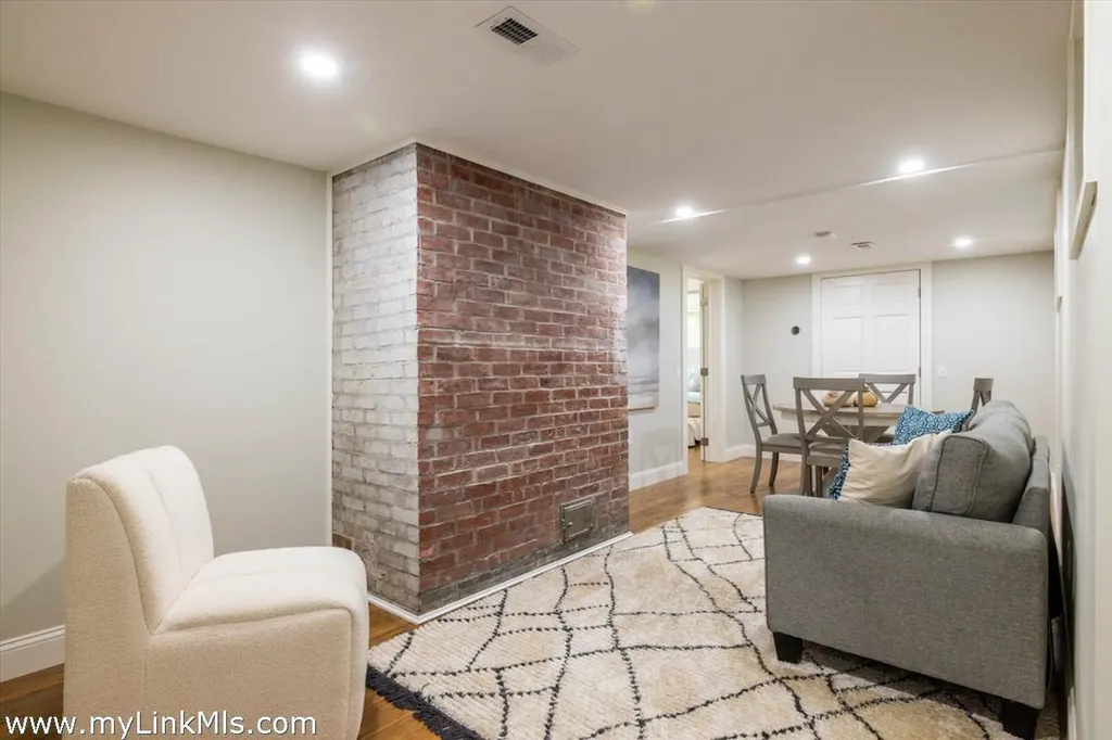 5 Pine Tree Lane Vineyard Haven MA 02568