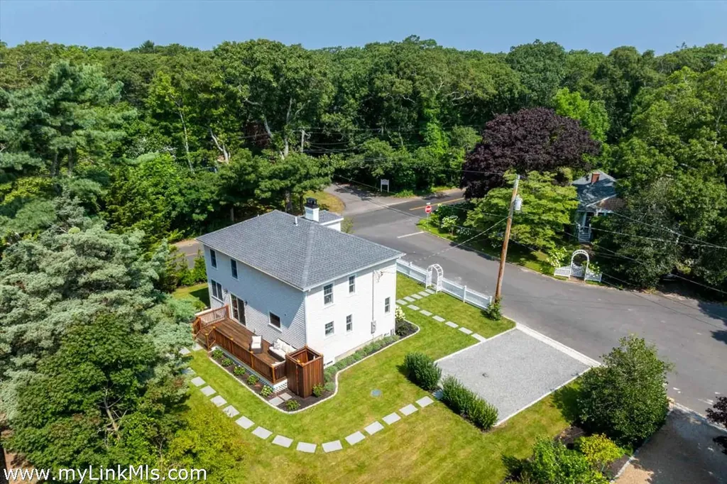 5 Pine Tree Lane Vineyard Haven MA 02568