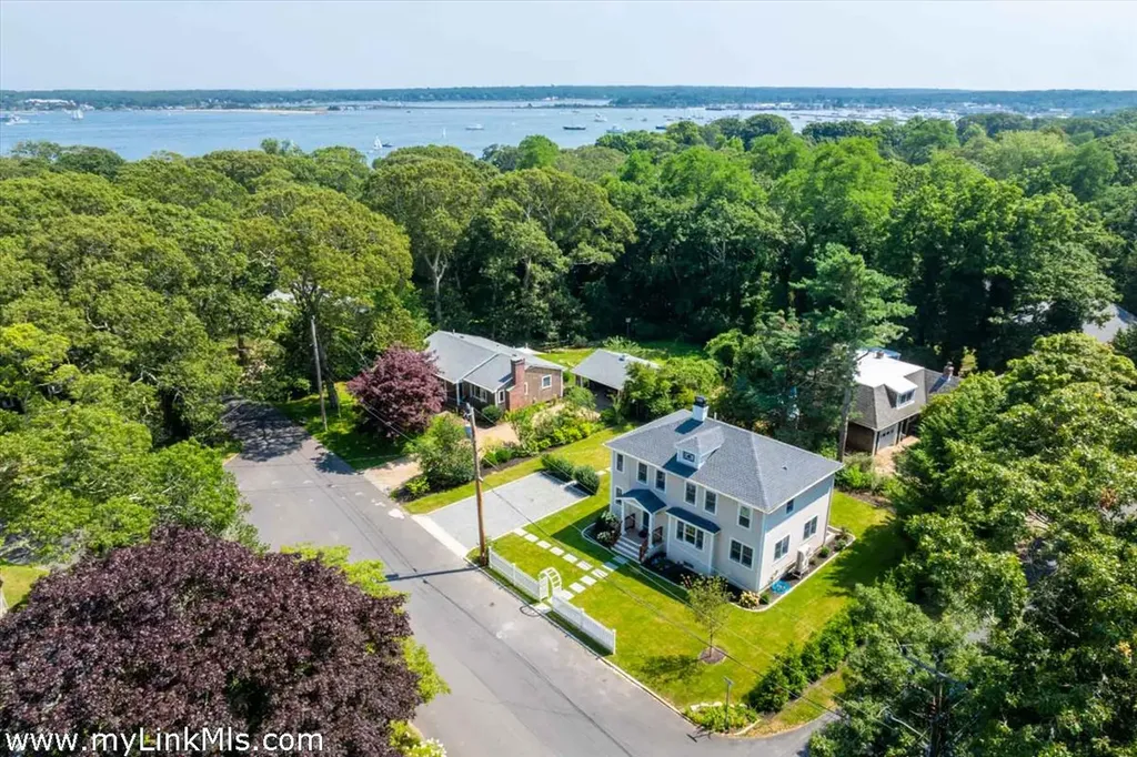 5 Pine Tree Lane Vineyard Haven MA 02568