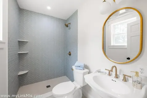 5 Pine Tree Lane Vineyard Haven MA 02568