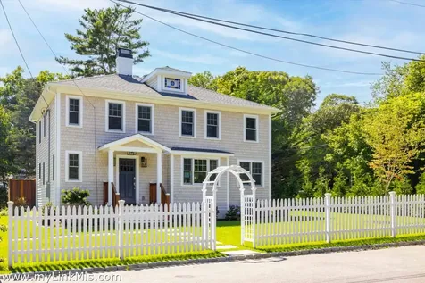 5 Pine Tree Lane Vineyard Haven MA 02568