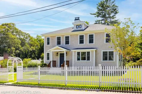 5 Pine Tree Lane Vineyard Haven MA 02568