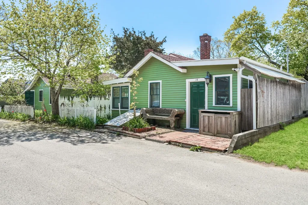 12 & 14 Maple Avenue Oak Bluffs MA 02557