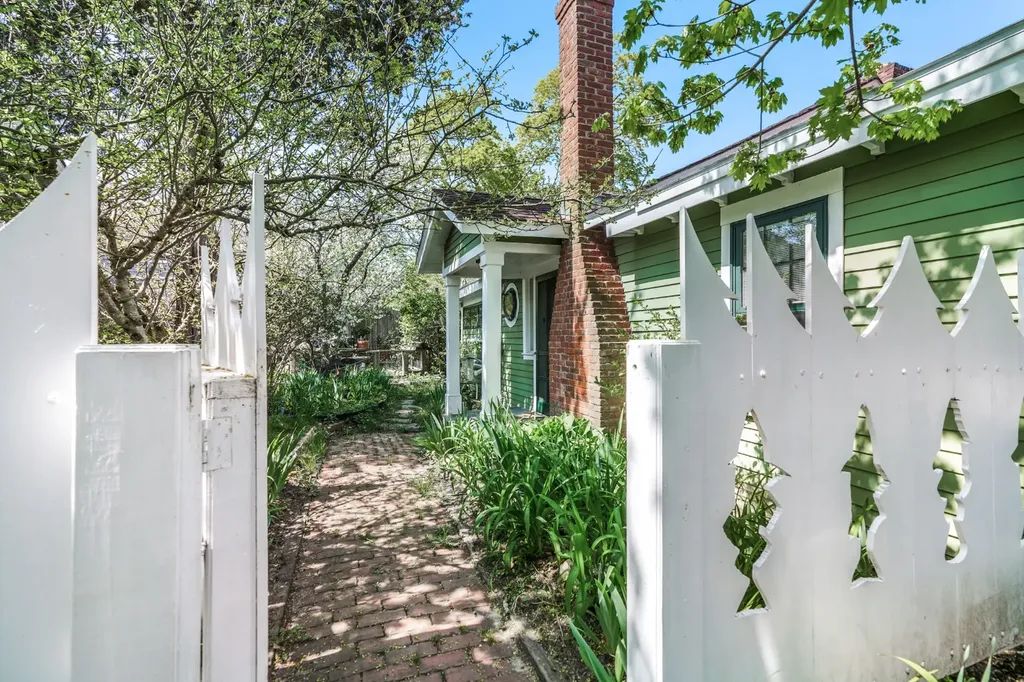 12 & 14 Maple Avenue Oak Bluffs MA 02557