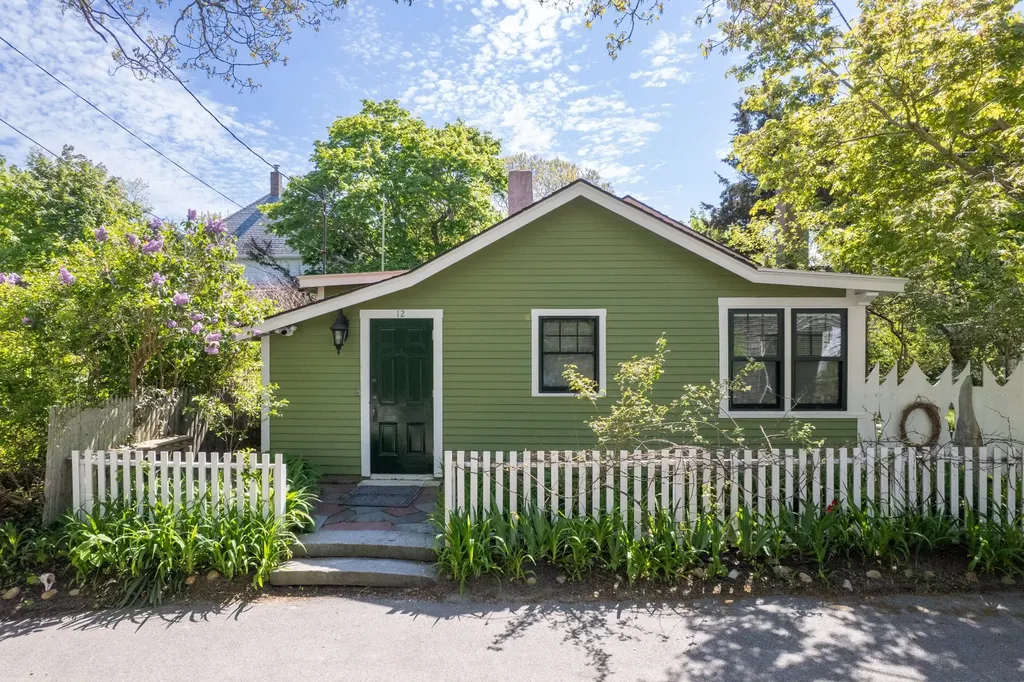 12 & 14 Maple Avenue Oak Bluffs MA 02557