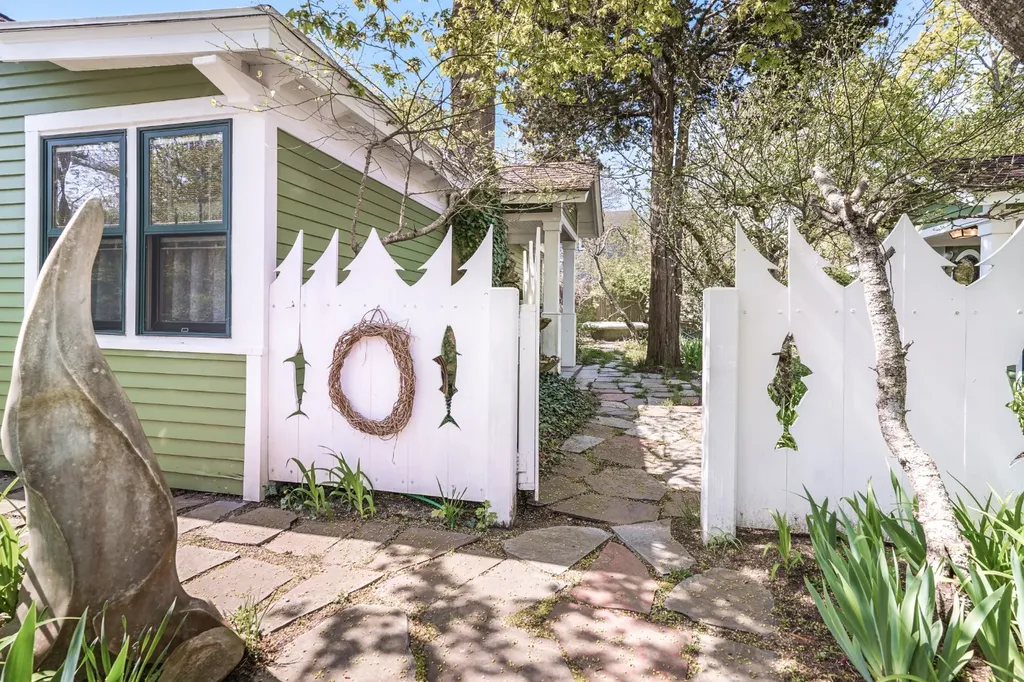 12 & 14 Maple Avenue Oak Bluffs MA 02557