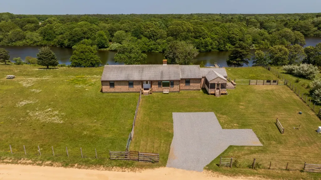 104 Pond View Farm Road West Tisbury MA 02575