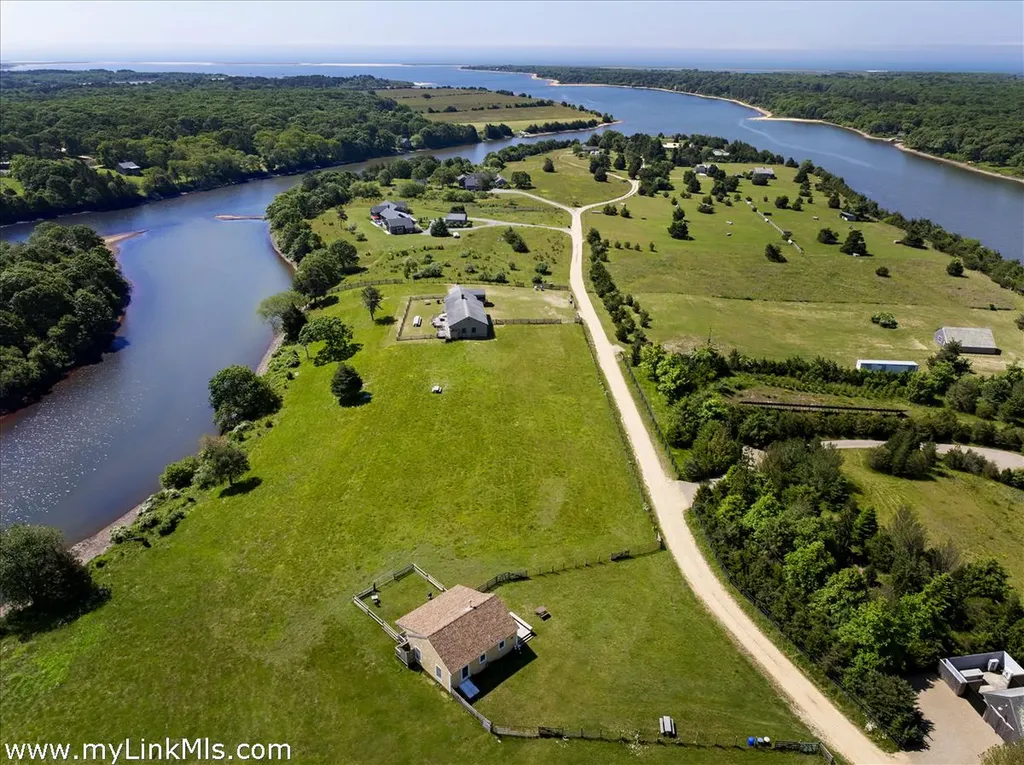 104 Pond View Farm Road West Tisbury MA 02575