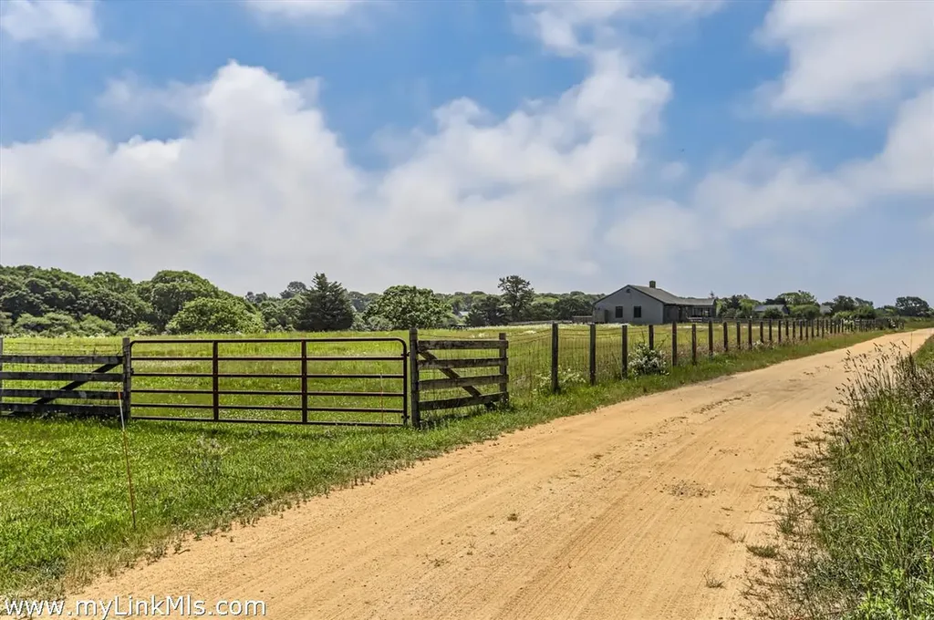 104 Pond View Farm Road West Tisbury MA 02575