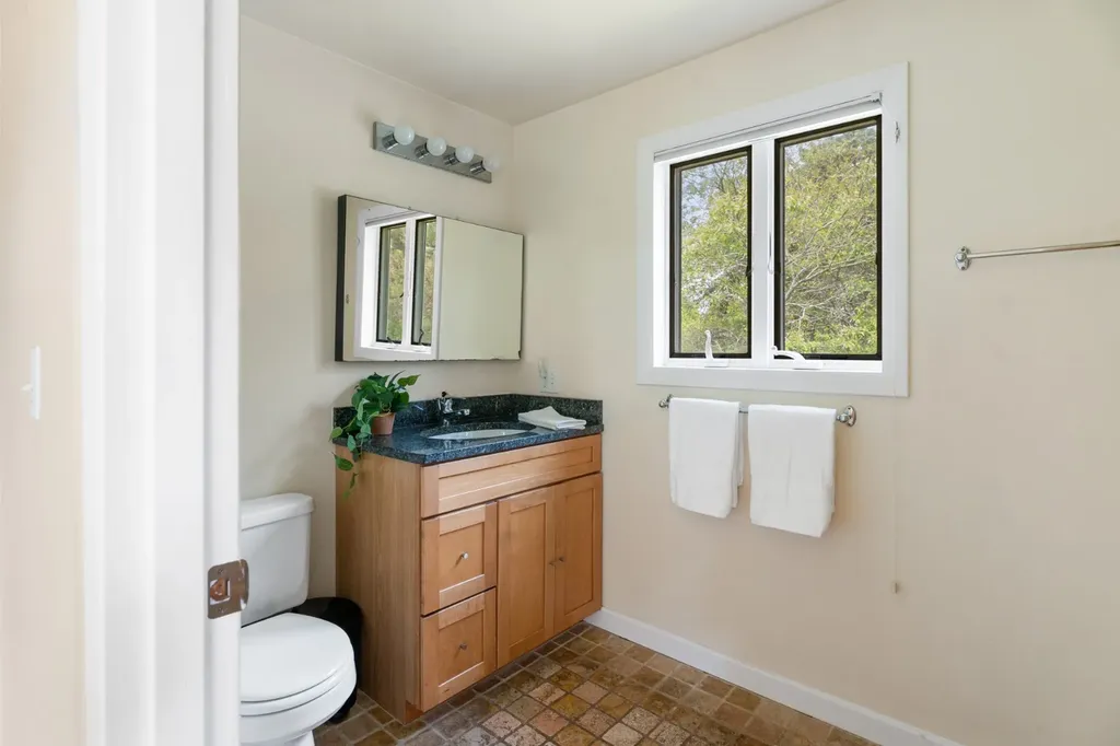 16 Schoolhouse Road Edgartown MA 02539