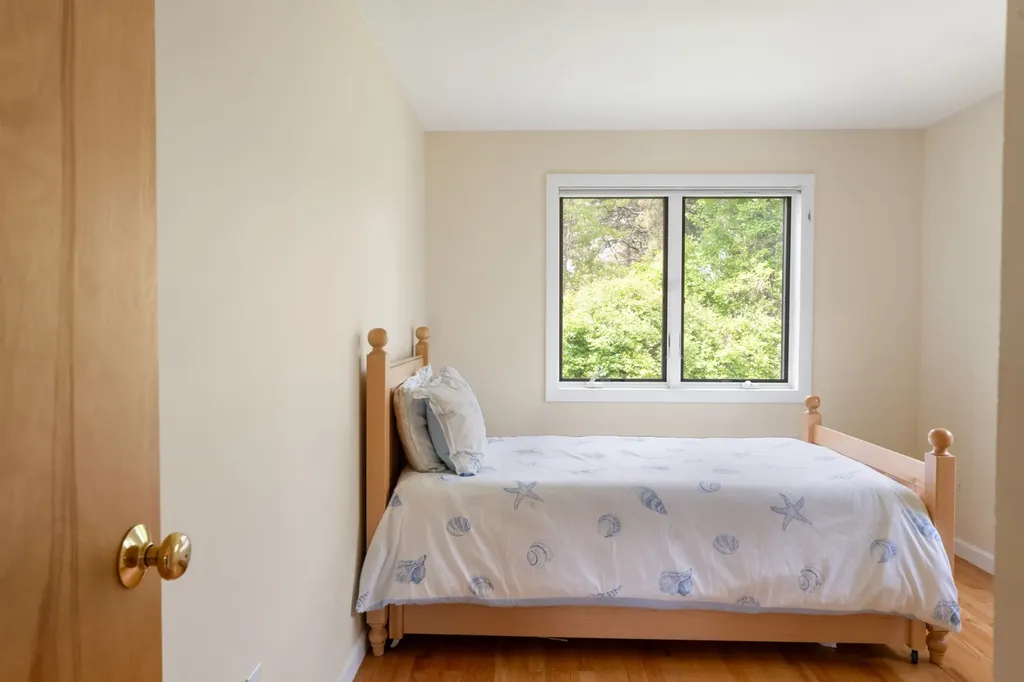 16 Schoolhouse Road Edgartown MA 02539