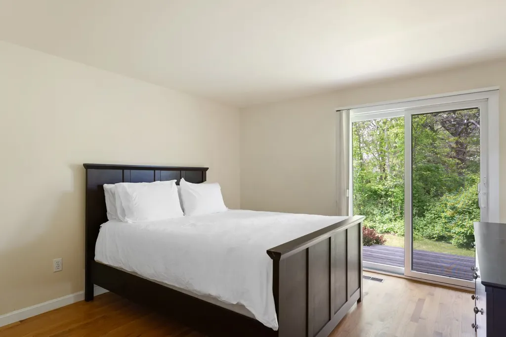 16 Schoolhouse Road Edgartown MA 02539