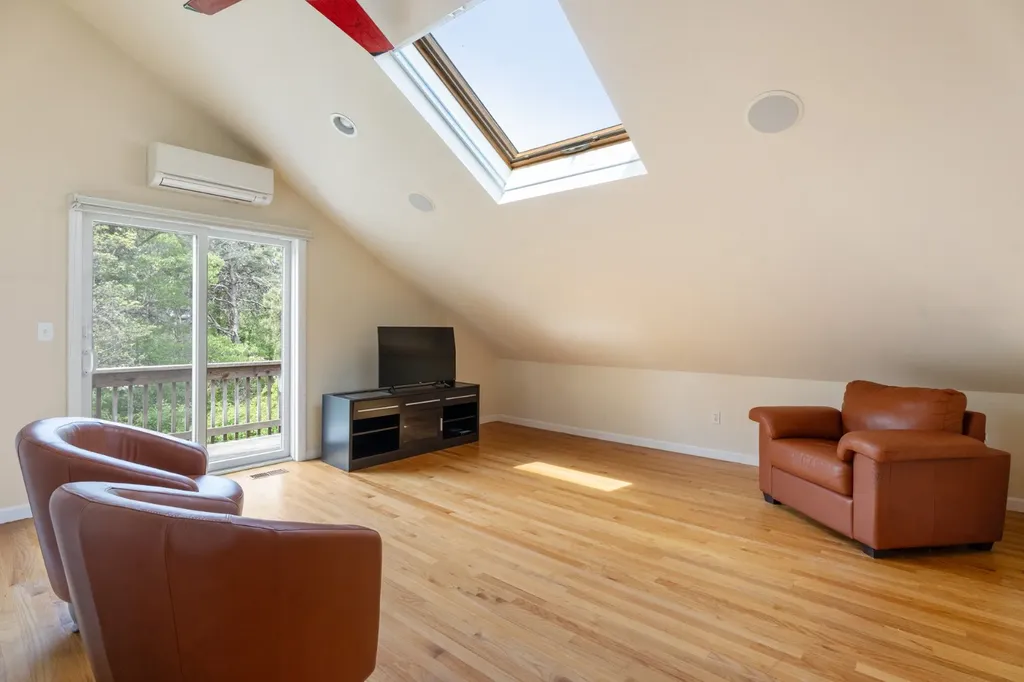 16 Schoolhouse Road Edgartown MA 02539