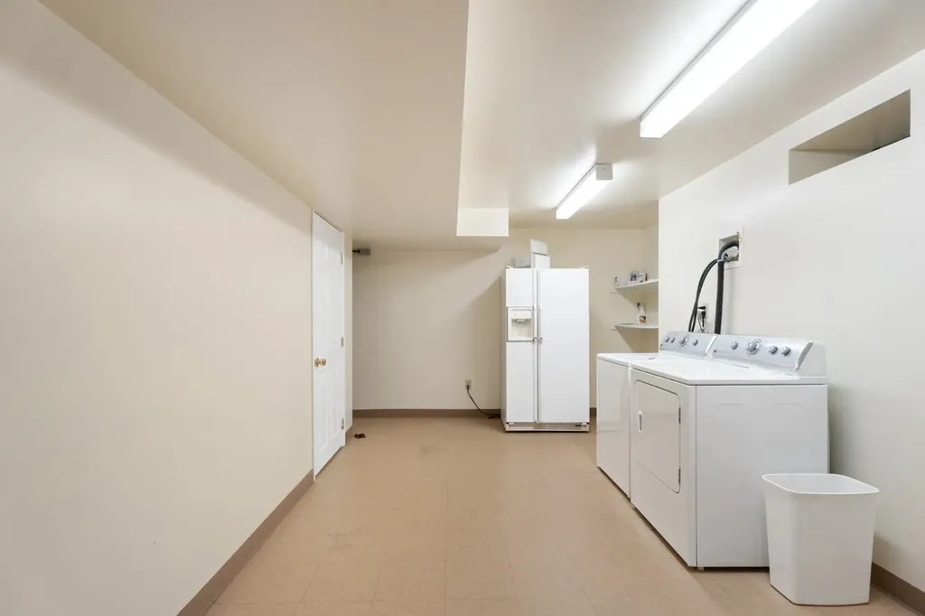 16 Schoolhouse Road Edgartown MA 02539