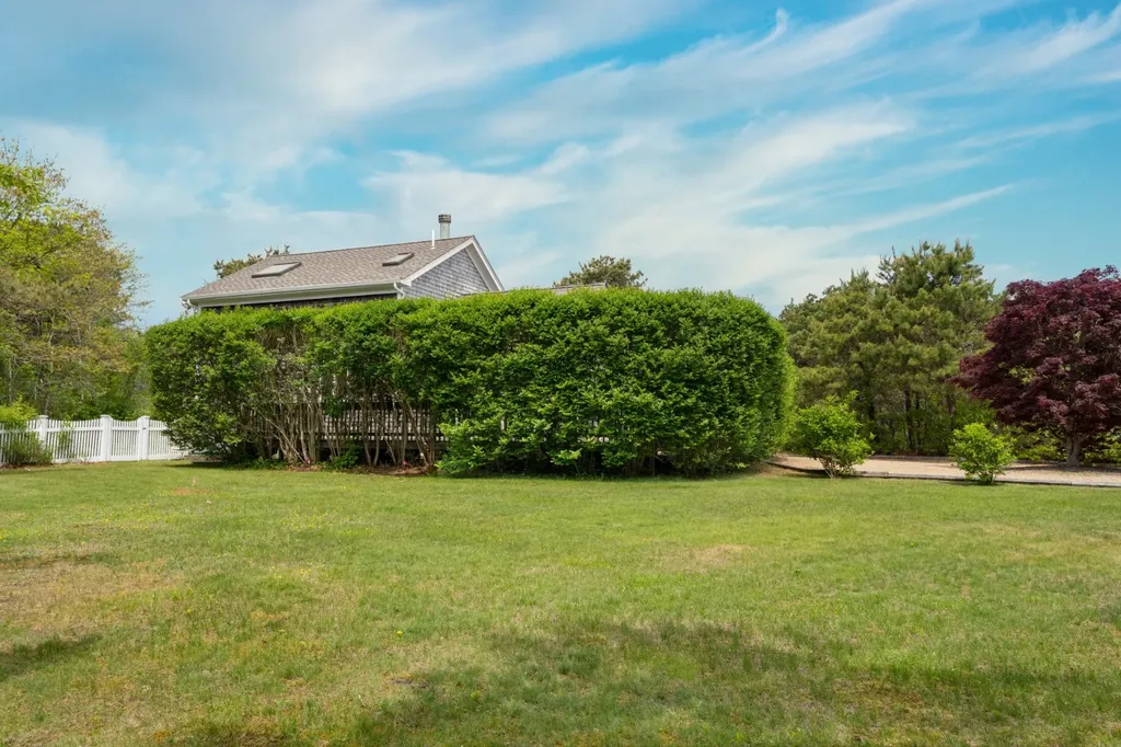 16 Schoolhouse Road Edgartown MA 02539