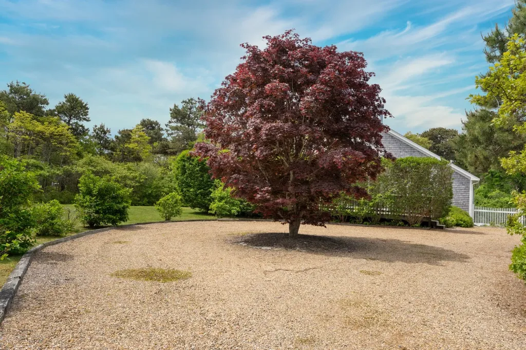 16 Schoolhouse Road Edgartown MA 02539