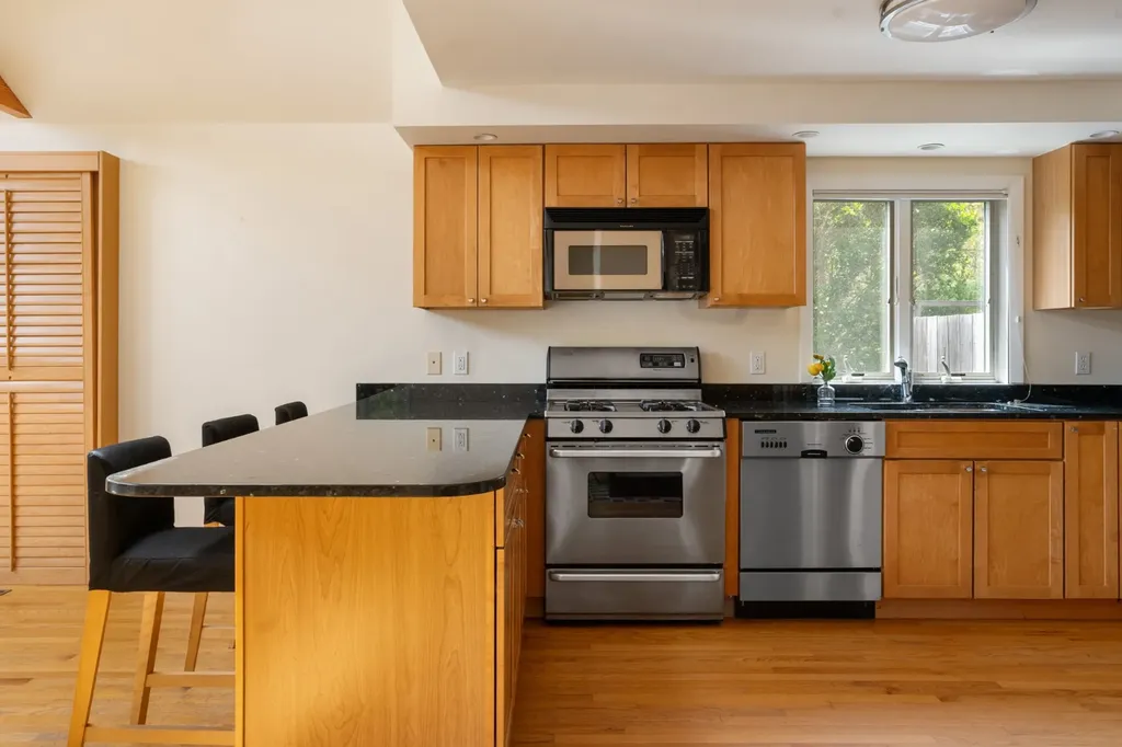 16 Schoolhouse Road Edgartown MA 02539