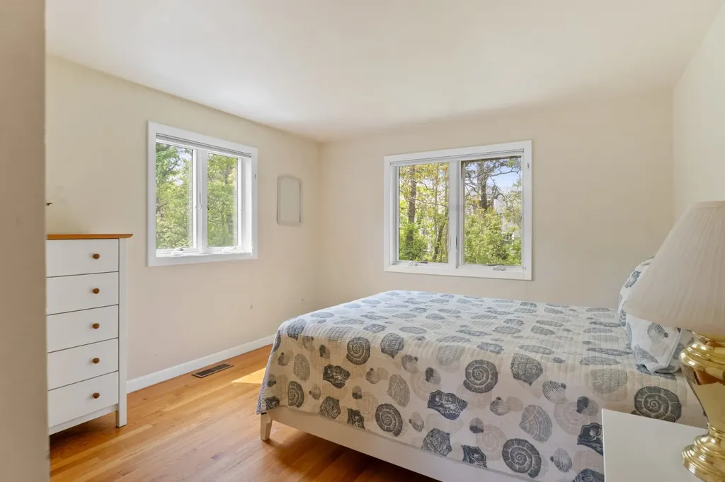 16 Schoolhouse Road Edgartown MA 02539