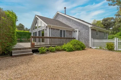 16 Schoolhouse Road Edgartown MA 02539