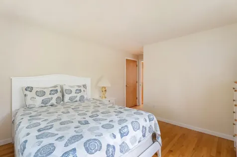 16 Schoolhouse Road Edgartown MA 02539