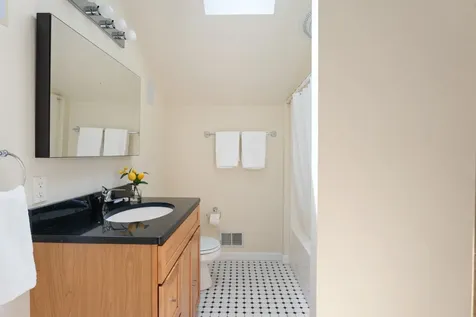 16 Schoolhouse Road Edgartown MA 02539