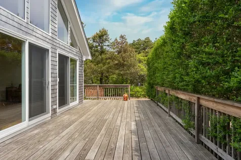 16 Schoolhouse Road Edgartown MA 02539