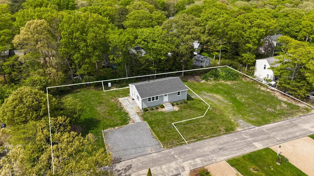 60 Bernard Circle Vineyard Haven MA 02568