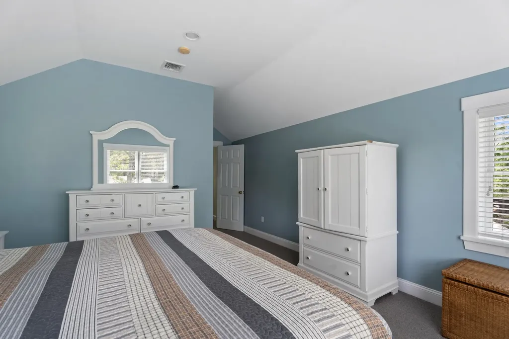 35 Vineyard Avenue Extension Oak Bluffs MA 02557