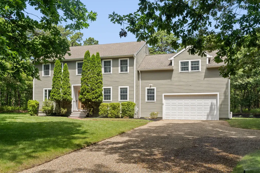 7 Upper Meadow Lane Oak Bluffs MA 02557