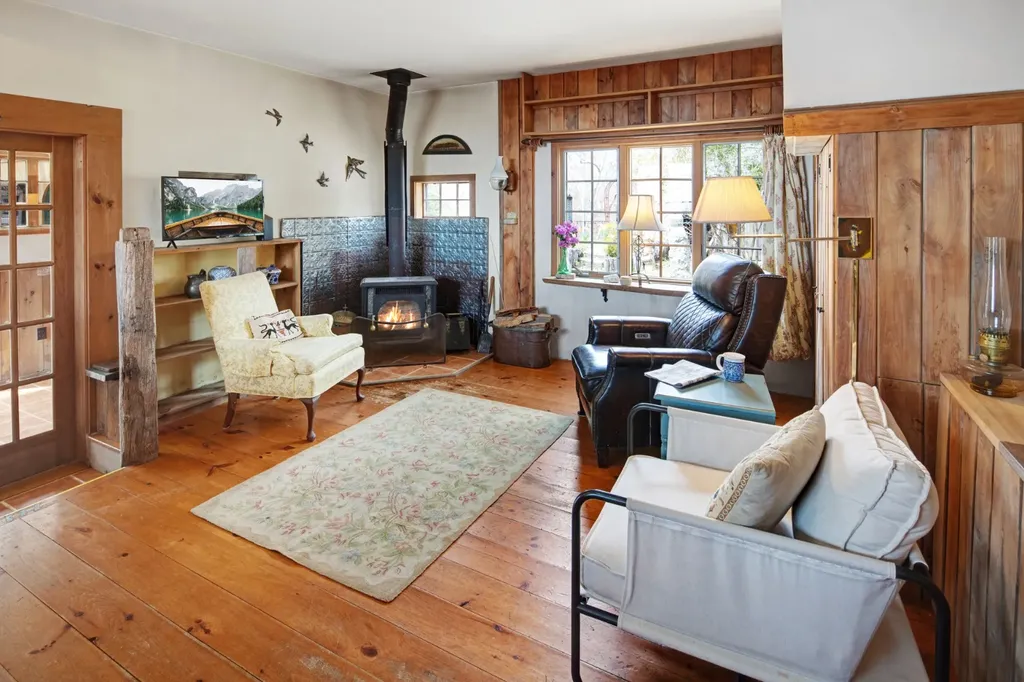 11 By The Woods Chilmark MA 02535