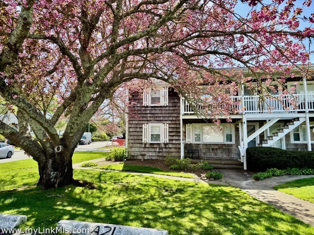 124 Skiff Avenue Vineyard Haven MA 02568