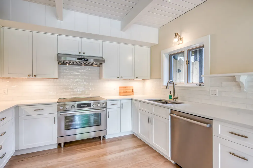 212 Charles Neck Way West Tisbury MA 02575