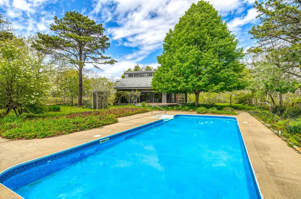 212 Charles Neck Way West Tisbury MA 02575