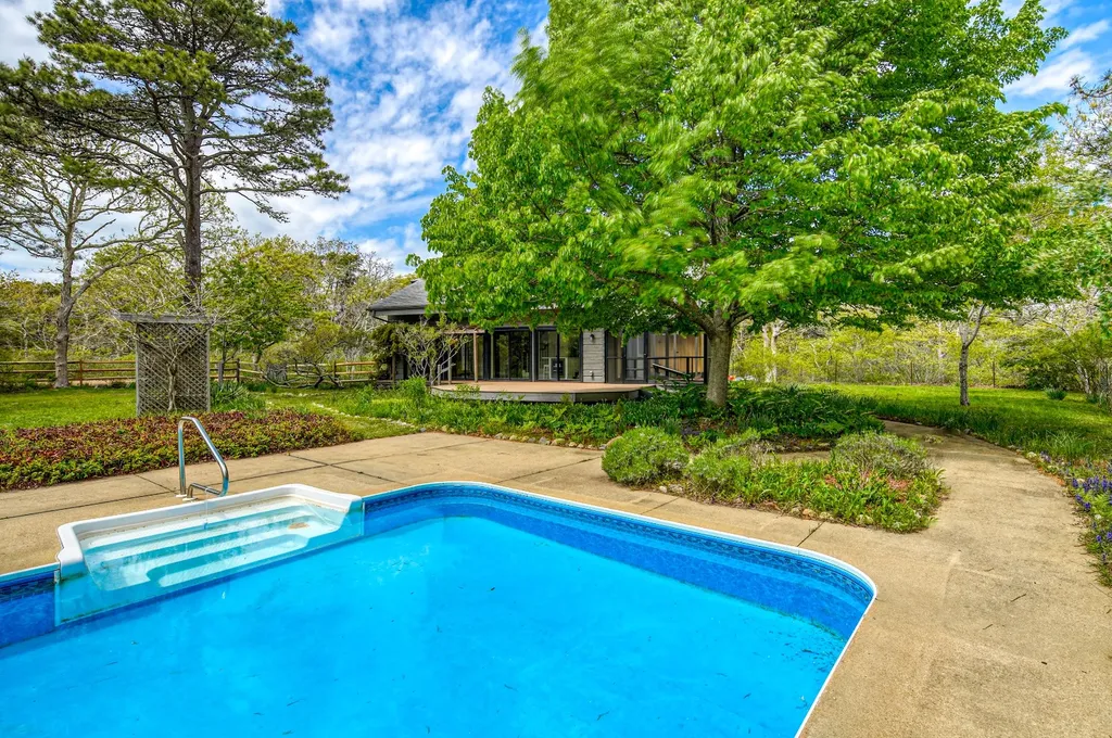 212 Charles Neck Way West Tisbury MA 02575