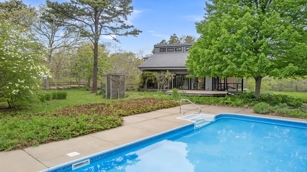 212 Charles Neck Way West Tisbury MA 02575