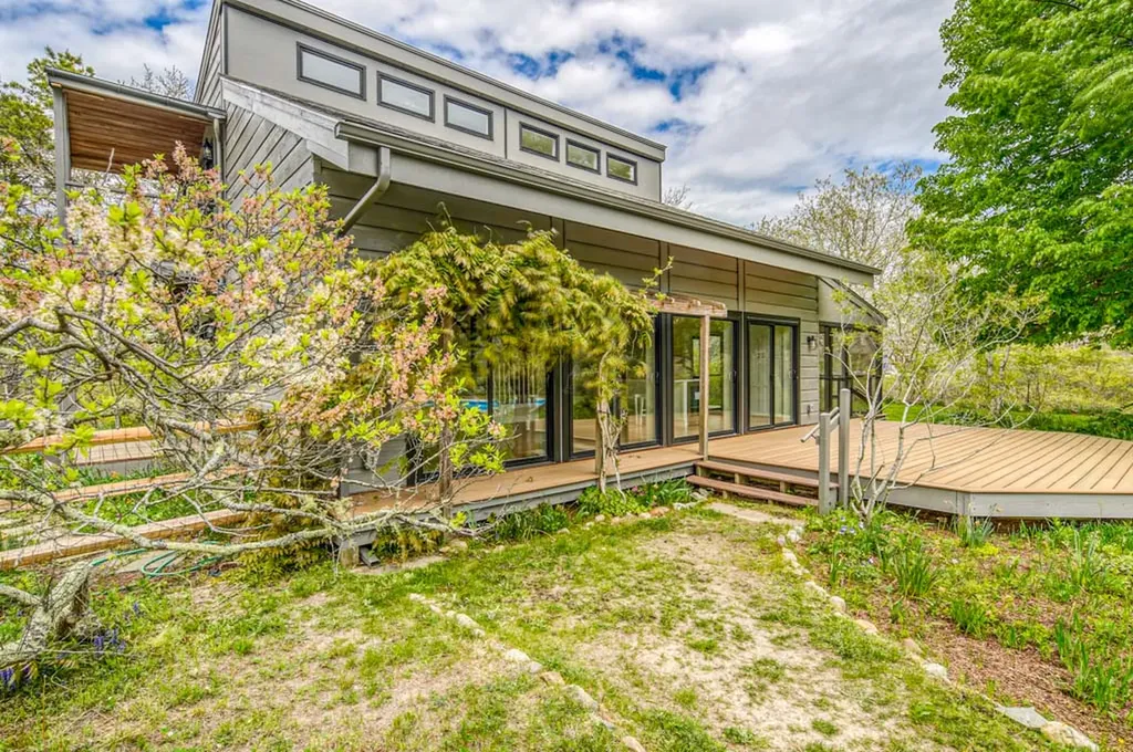 212 Charles Neck Way West Tisbury MA 02575