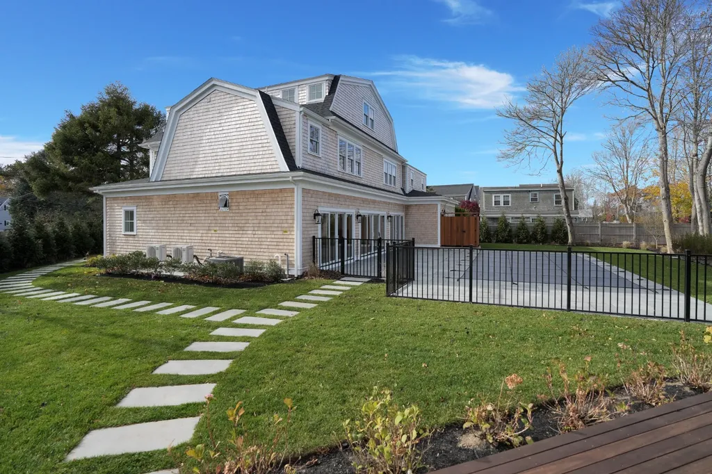 23 Pinehurst Road Edgartown MA 02539
