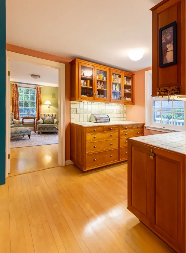 21 Woodlawn Avenue Vineyard Haven MA 02568