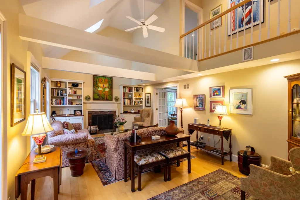 21 Woodlawn Avenue Vineyard Haven MA 02568