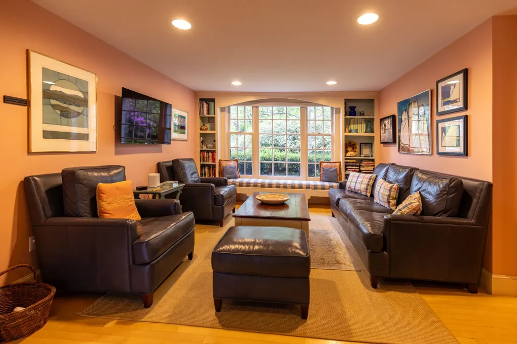21 Woodlawn Avenue Vineyard Haven MA 02568