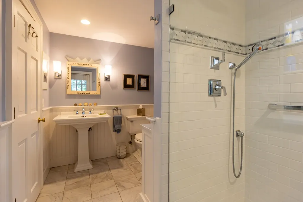 21 Woodlawn Avenue Vineyard Haven MA 02568