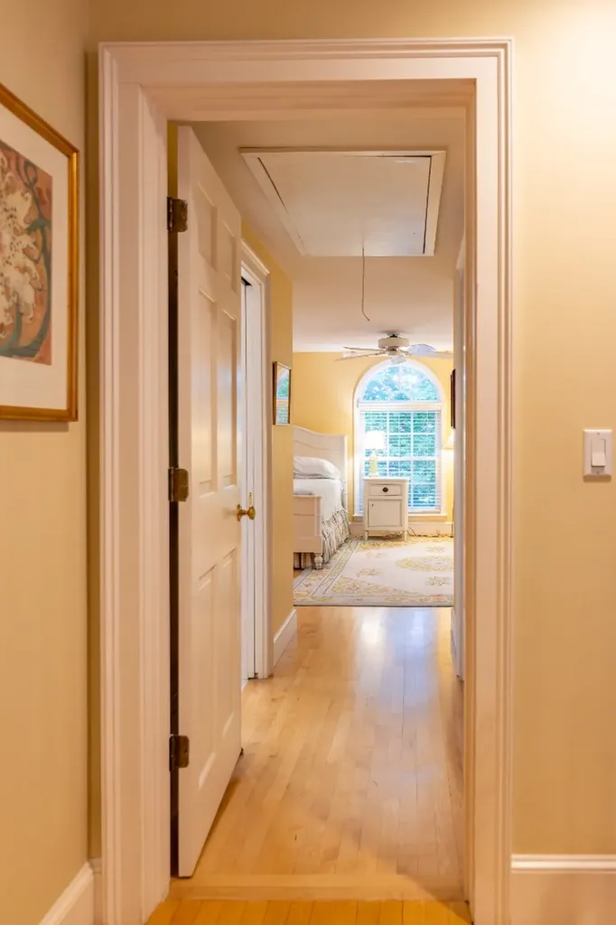 21 Woodlawn Avenue Vineyard Haven MA 02568