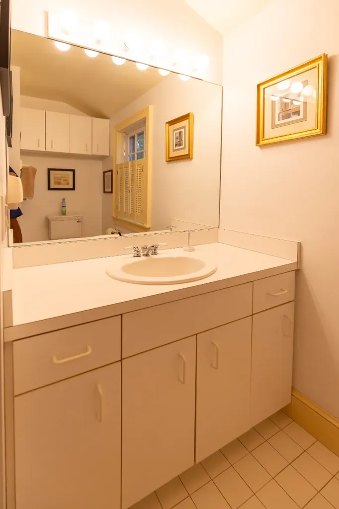 21 Woodlawn Avenue Vineyard Haven MA 02568