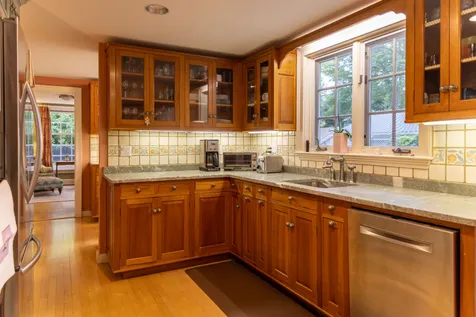 21 Woodlawn Avenue Vineyard Haven MA 02568