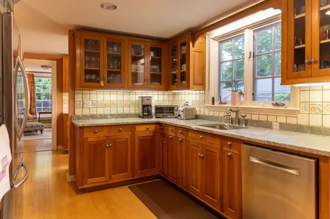 21 Woodlawn Avenue Vineyard Haven MA 02568