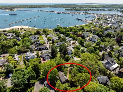 21 Woodlawn Avenue Vineyard Haven MA 02568