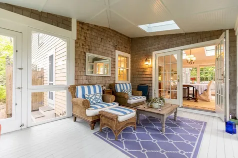 21 Woodlawn Avenue Vineyard Haven MA 02568