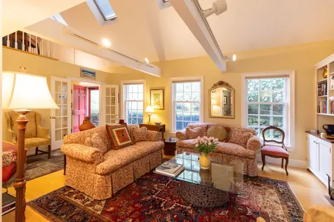 21 Woodlawn Avenue Vineyard Haven MA 02568