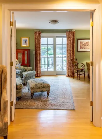 21 Woodlawn Avenue Vineyard Haven MA 02568