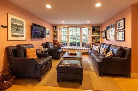 21 Woodlawn Avenue Vineyard Haven MA 02568